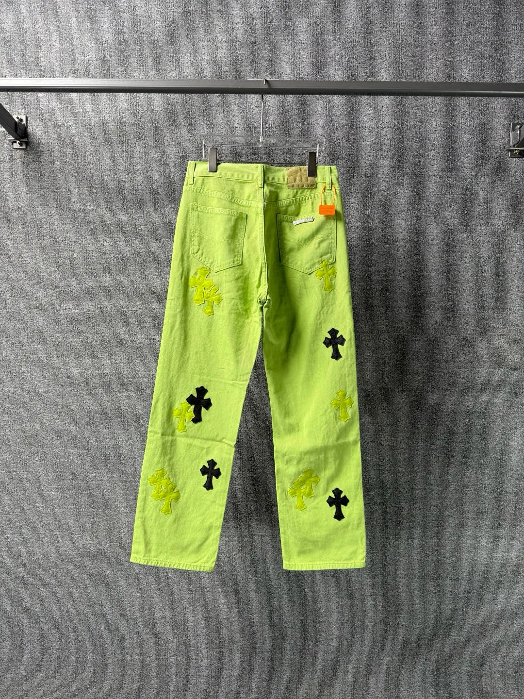 P270 💰 (Top version) Chrome hearts CH green cow king Yang Mi same style sex recods limited green cow jeans Really restores the ultimate texture of Vintage Special Italian cowhide printing and cutting Customized sheepskin three-layer thick line leather The whole body is spliced in heavy water washing process Craftsmen hand-splash ink You can see the details Three-dimensional cutting version Loose and comfortable, not picky about the figure Look taller and thinner Large factory Seiko Original factory quality control Same style for men and women. Can be matched with couples. Versatile recommendation. Must-have jeans for all seasons. Color: green Size: 28-30-32-34 (corresponds to S-M-L-XL)
